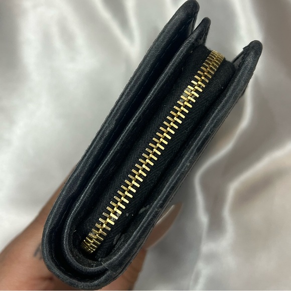 RARE Prada Black Vitello Move Compact Wallet - Picture 5 of 8